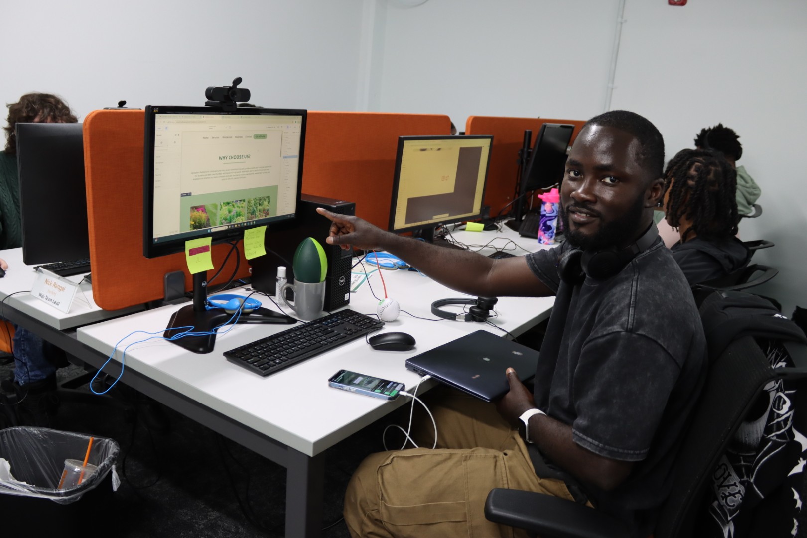 Teaser Gis Interns Working